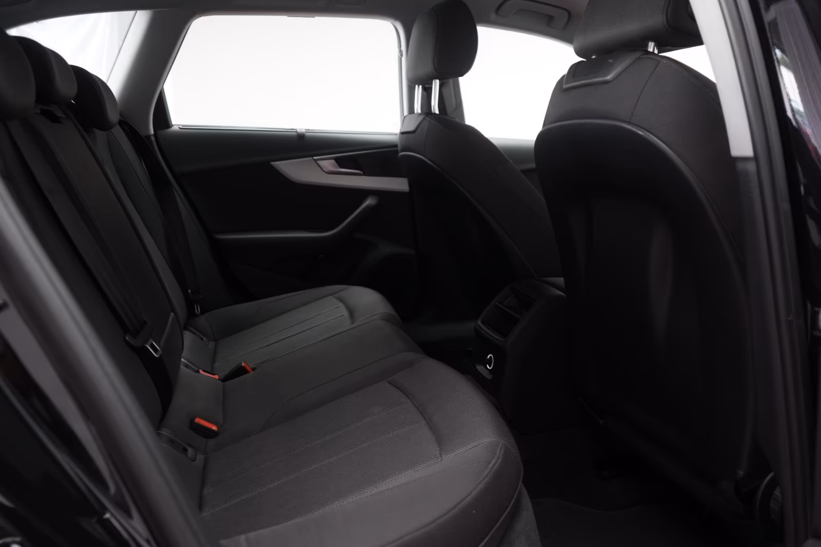 (B-699) Audi A4 Avant 40 TDI S tronic Navi/Temp/LED/ - Image 9