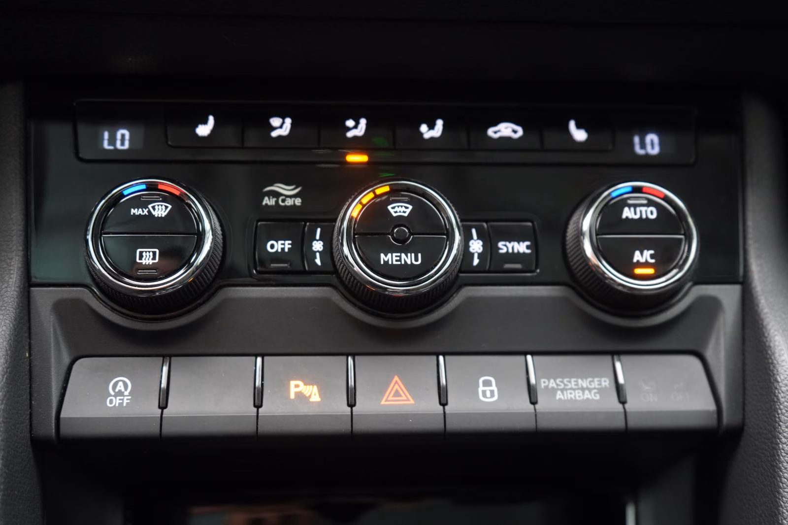 (B-754) Skoda Karoq 2.0 TDI 4x4 DSG Style ACC/Matrix/AHK/Kamer - Image 17
