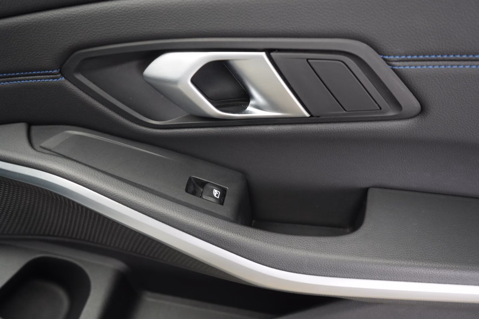 (B-409) BMW 320 i Touring M Sport ACC/Kamera/AHK/Lane/CarPla - Image 16