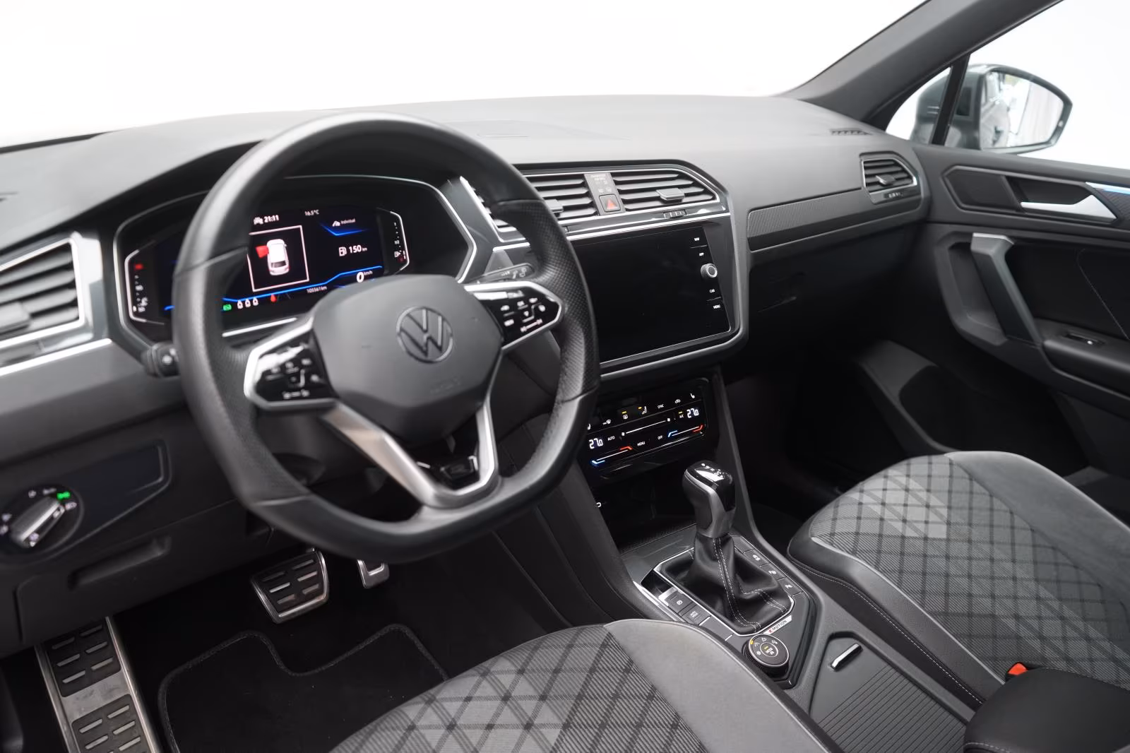 (B-328) Volkswagen Tiguan 2.0 TDI 4MOTION DSG R-Line ACC/Virtual/La - Image 8