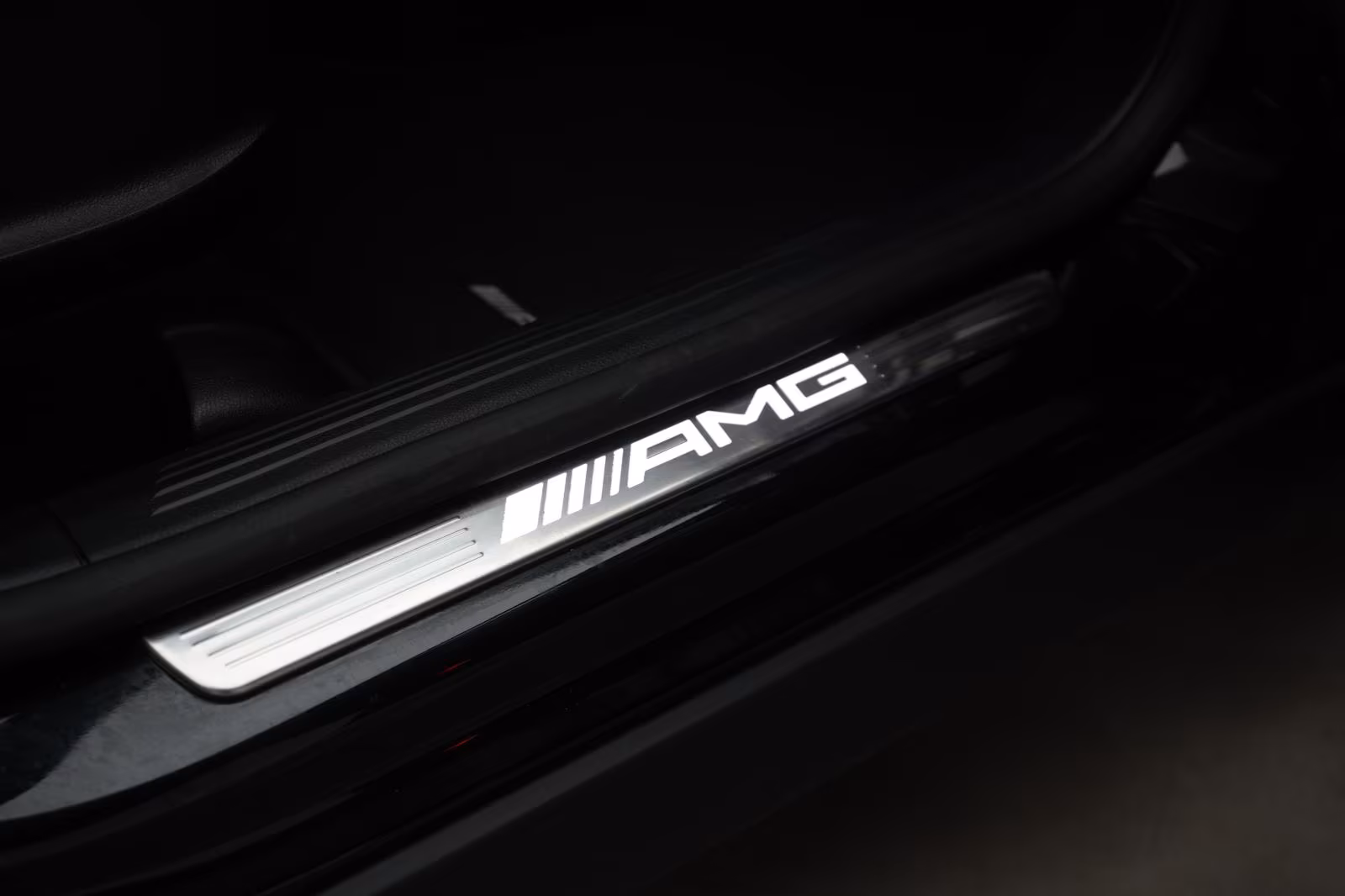 (B-086) Mercedes-Benz GLA 35 AMG 4Matic Pano/STHZ/HUD/360Kamera - Image 17