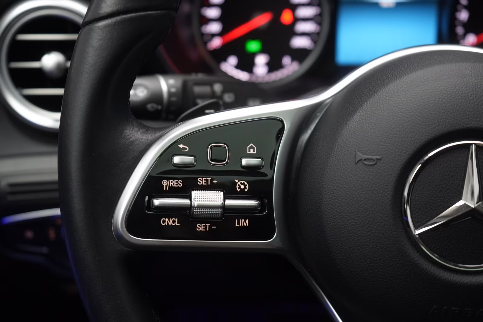 (B-233) Mercedes-Benz(Hybrid) GLC 300 e 4Matic 9G-Tronic Temp/Kamera/Pano/ - Image 19