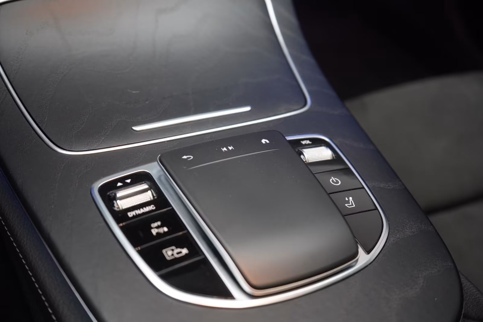(B-141) Mercedes-Benz(Hybrid) E 300 de T 9G-Tronic AMG Distronic/Kamera/Pano - Image 15