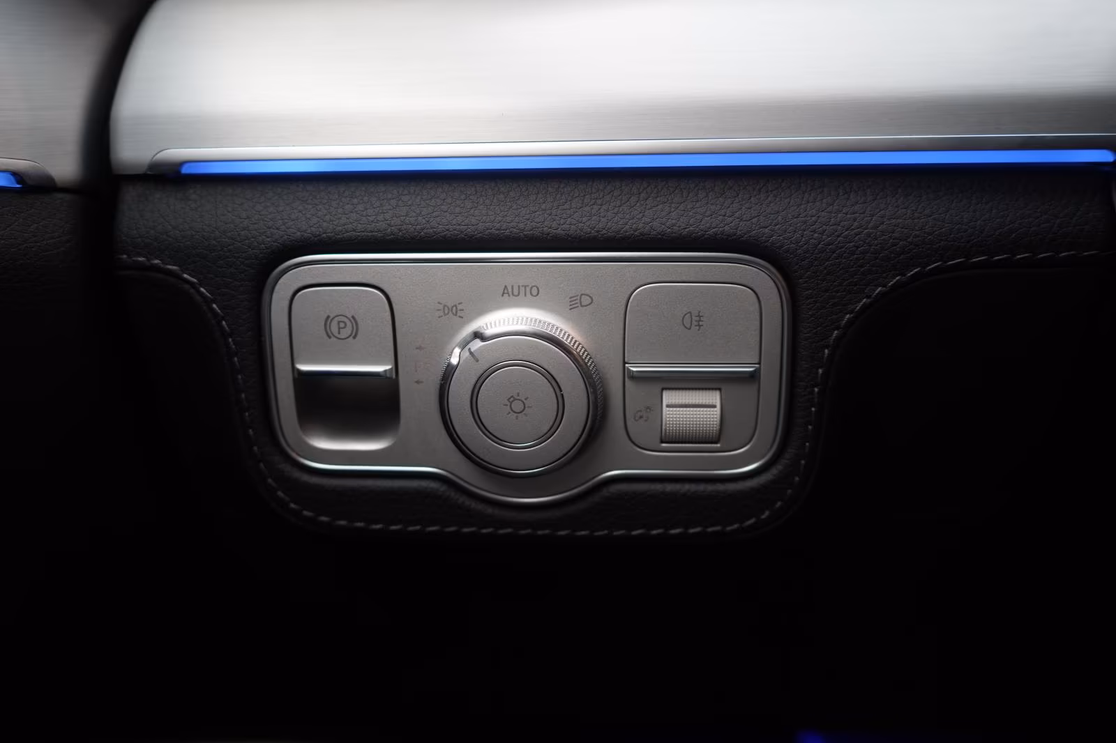 (B-392) Mercedes-Benz(Hybrid) GLE 350 de 4Matic 9G-Tronic AMG Distronic/Softcl  - Image 15