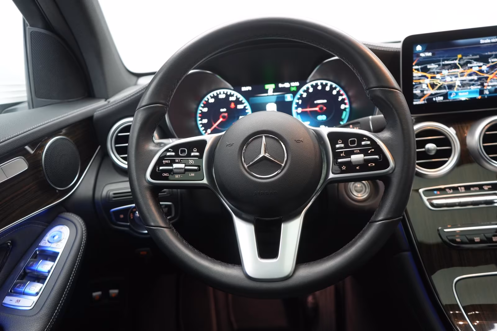 (B-396) Mercedes-Benz(Hybrid) GLC 300 e 4Matic 9G-Tronic Pano/Leder/360 Kamera - Image 16