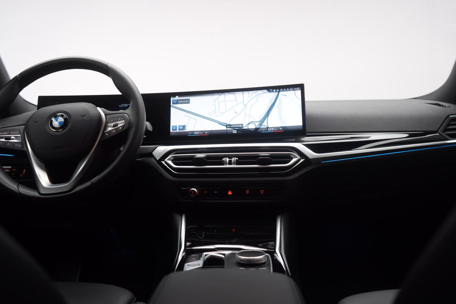 (B-425) BMW 320 i Leder/Temp/Hifi/Wide/CarPlay/Lane - Image 17