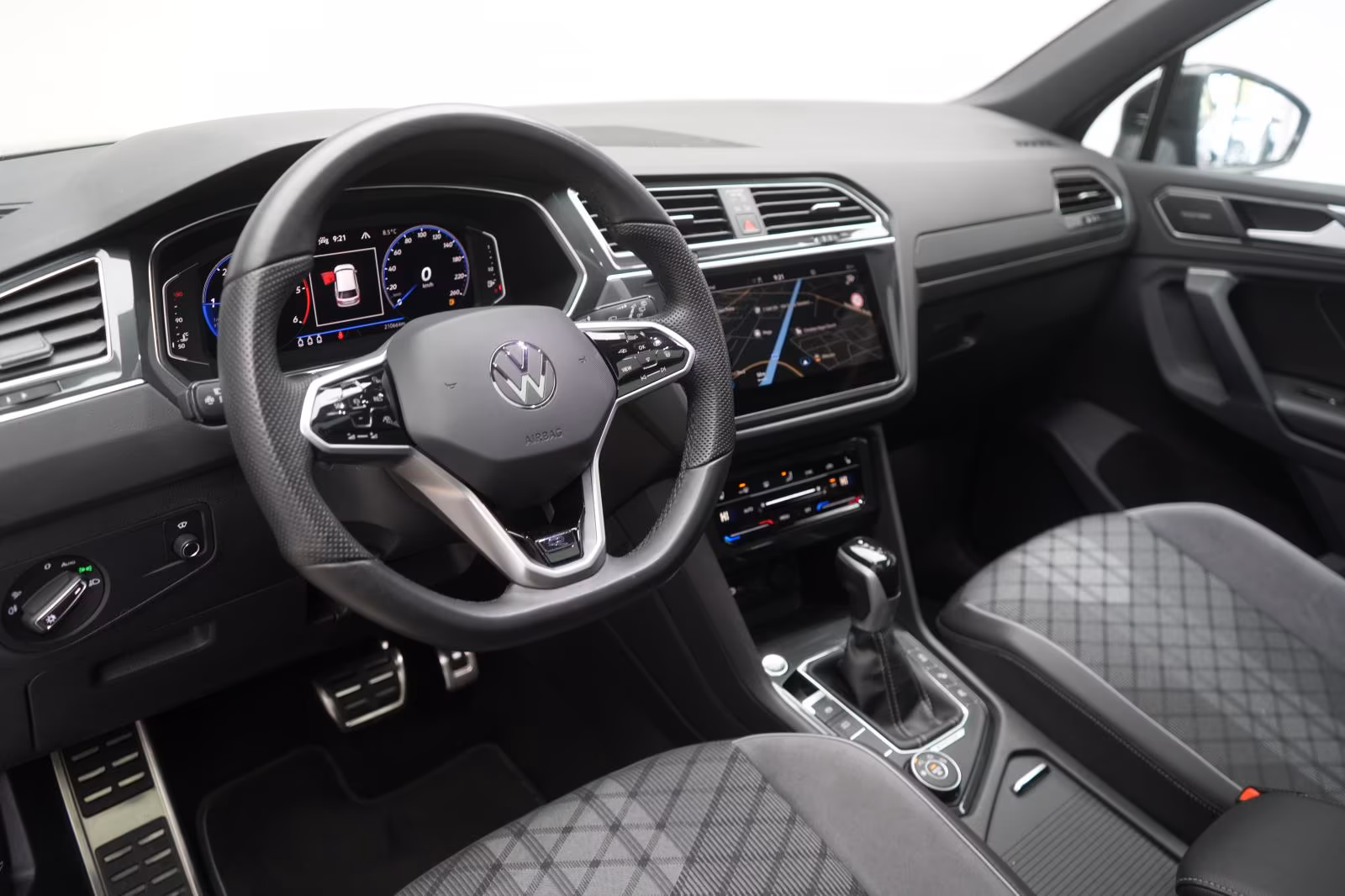 (B-531) Volkswagen Tiguan 2.0 TDI R-Line 4Motion ACC/Kamera/HUD//Pa - Image 8