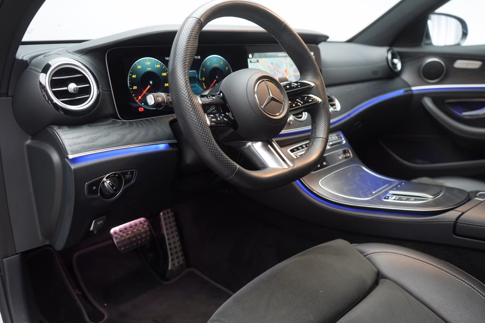 (B-141) Mercedes-Benz(Hybrid) E 300 de T 9G-Tronic AMG Distronic/Kamera/Pano - Image 7