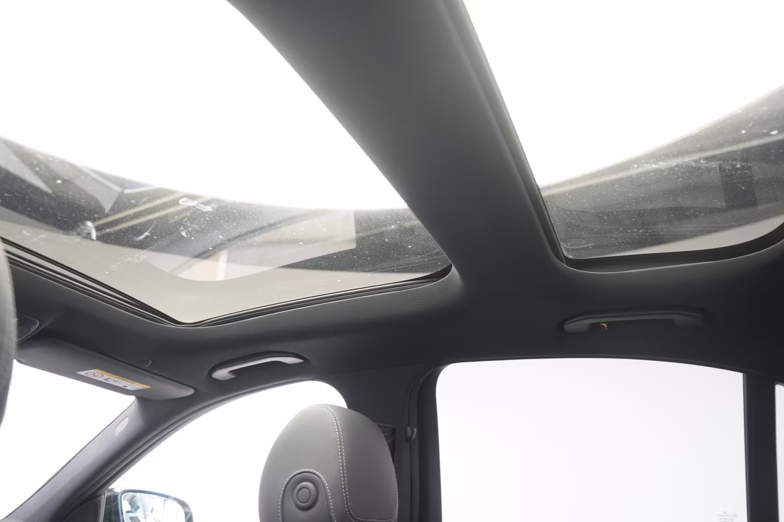 (B-093) Mercedes-Benz(Hybrid) E 300 e 9G-Tronic AMG Line - Image 12