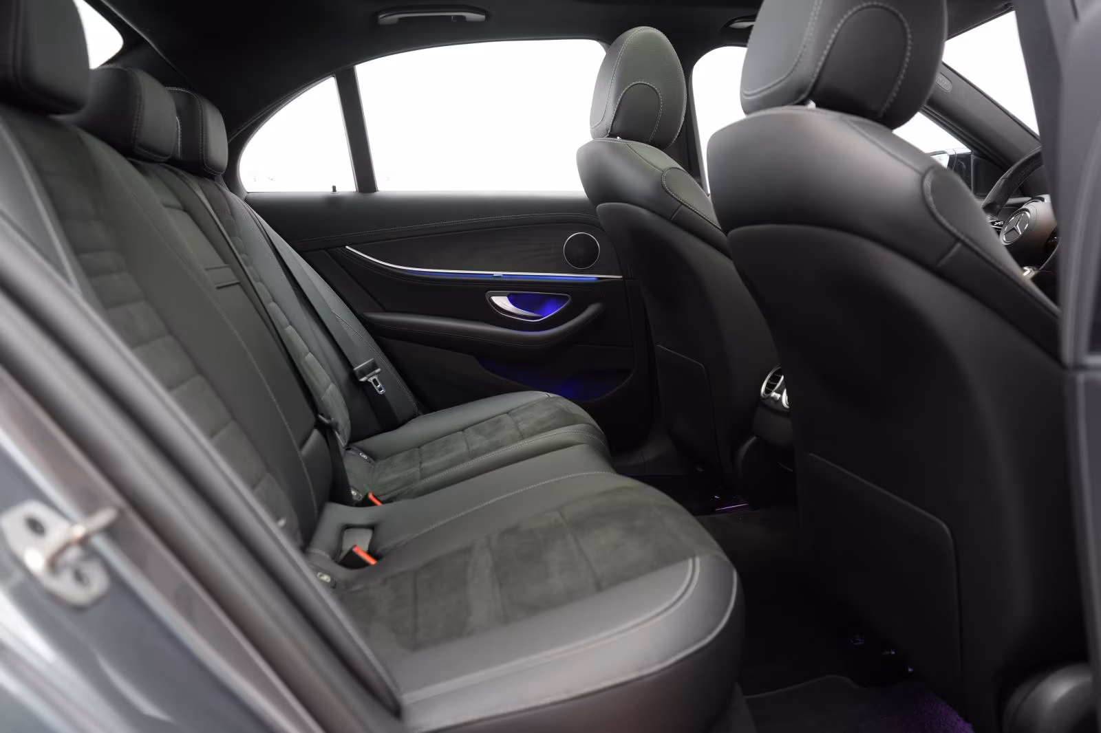 (B-575) Mercedes-Benz(Hybrid) E 300 de 4Matic 9G-Tronic AMG Distronic/Kamera/P - Image 11