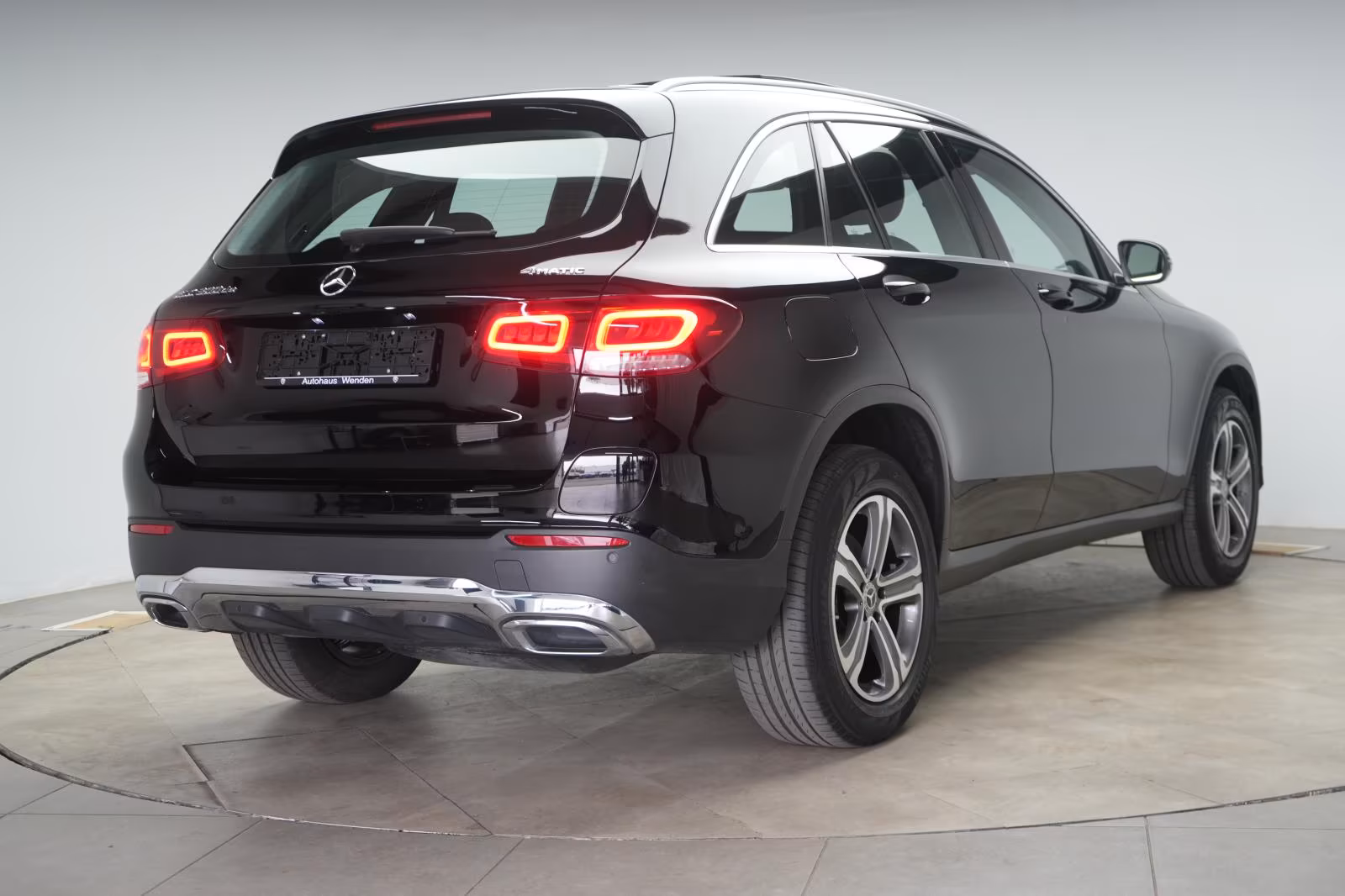 (B-219) Mercedes-Benz(Hybrid) GLC 300 de 4Matic 9G-Tronic CarPlay/Temp/Kam - Image 5