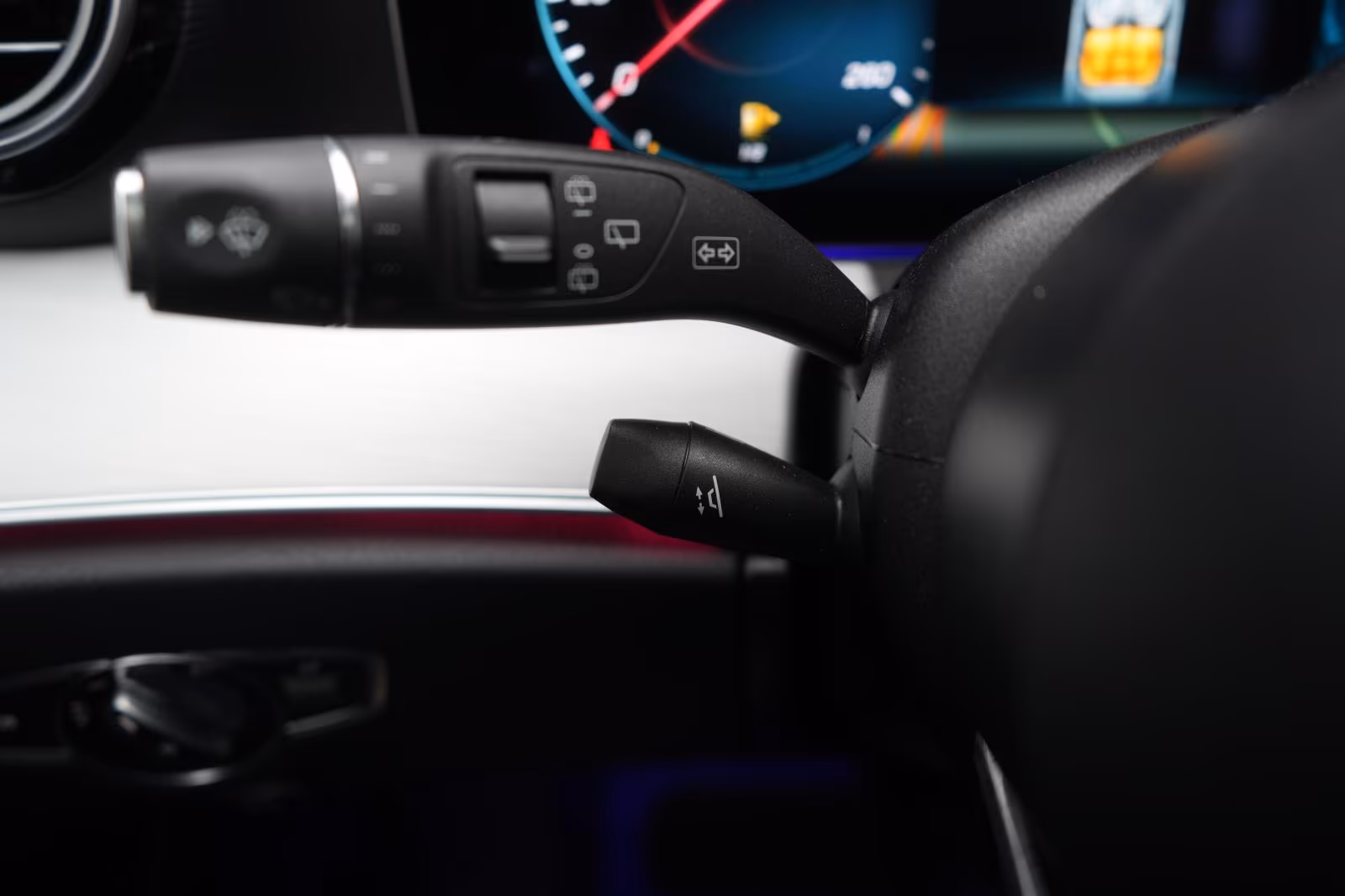(B-222) Mercedes-Benz(Hybrid) E 300 de 4Matic T 9G-Tronic Avantgarde Temp/Ka - Image 19