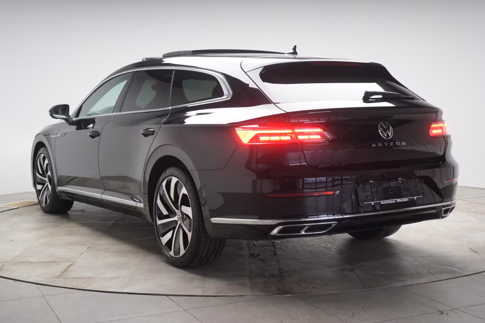 (B-614) Volkswagen Arteon Shooting Brake 2.0 TDI DSG R Line Leder/A  - Image 4