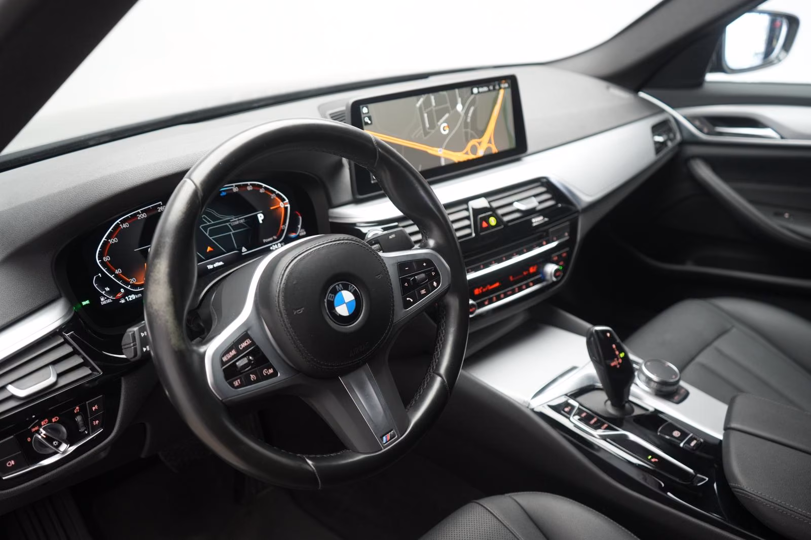(B-322) BMW 520 d M Sport Leder/Temp/Virtual/CarPlay - Image 8