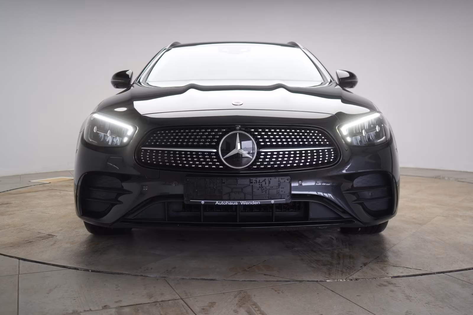 (B-349) Mercedes-Benz(Hybrid) E 300 de T 9G-Tronic AMG Leder/Distronic/Kamer - Image 2