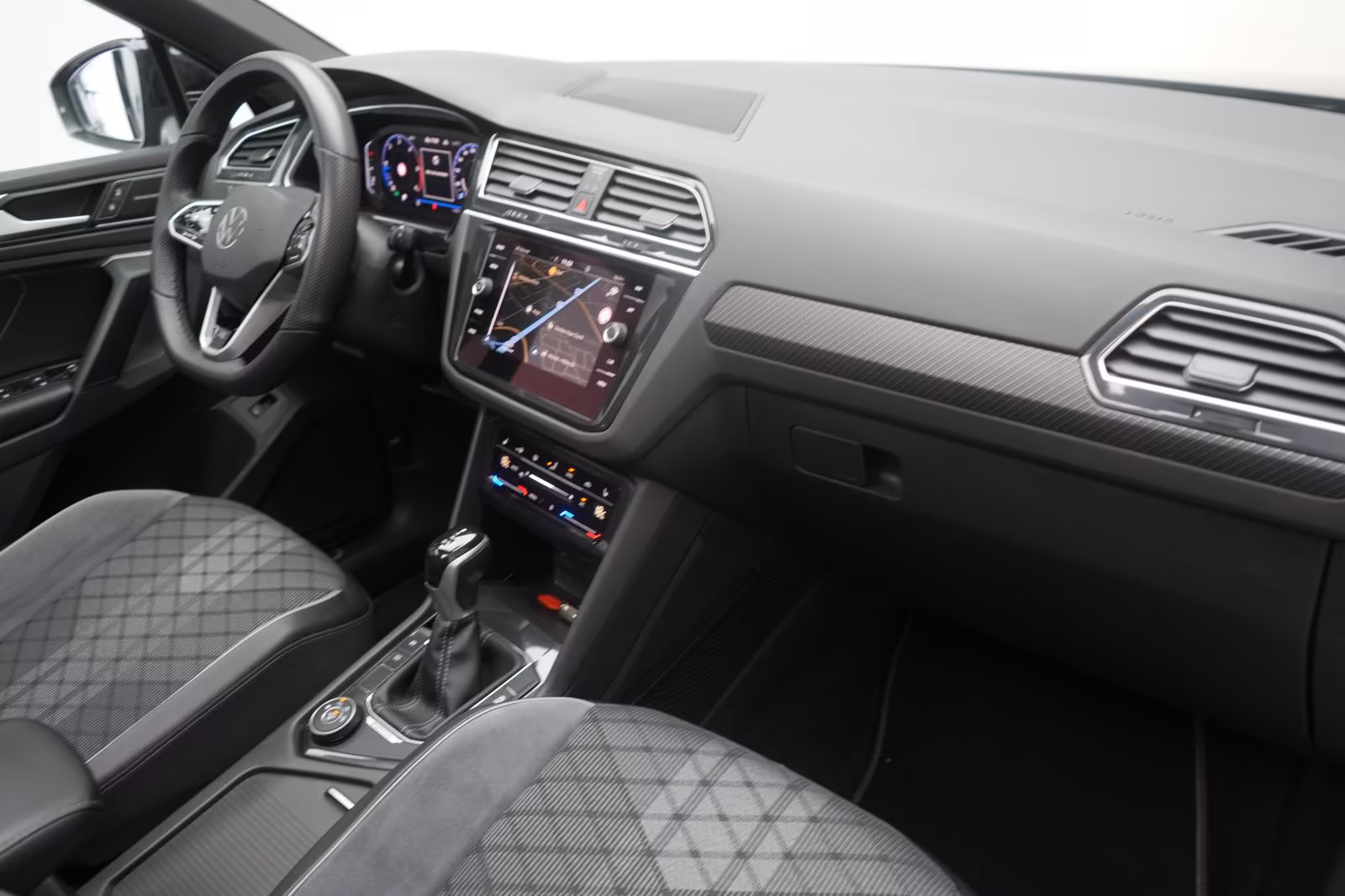 (B-722) Volkswagen Tiguan 2.0 TDI 4Motion R line ACC/Kamera/H&K/Pan - Image 10