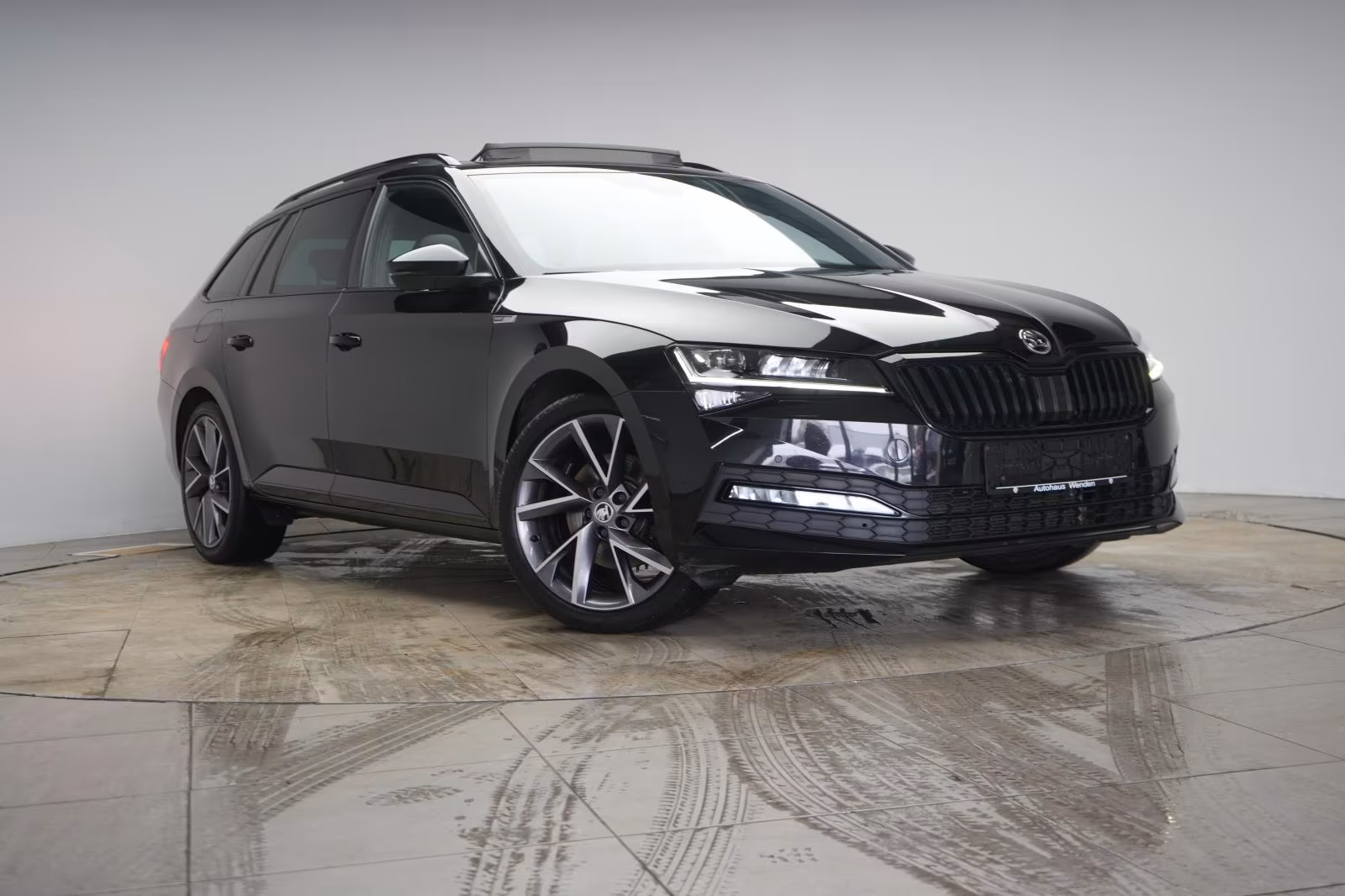 (B-669) Skoda Superb Combi 2.0 TDI DSG Sportline ACC/Virtual/P - Image 1