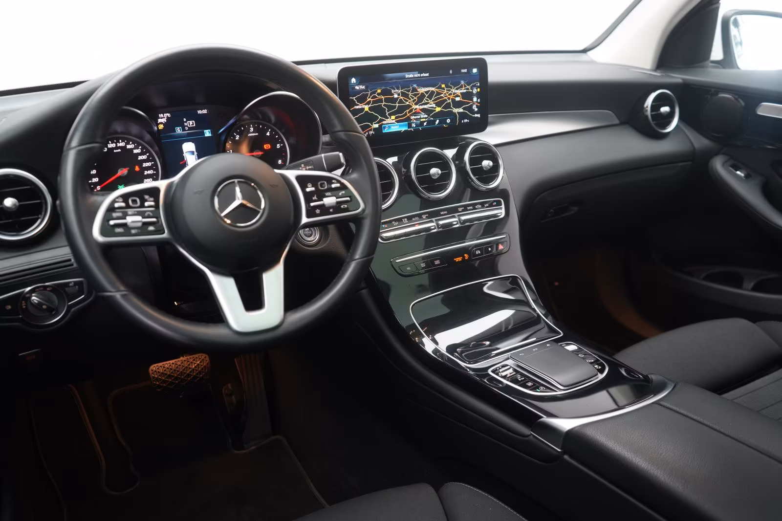 (B-728) Mercedes-Benz GLC 220 d 4Matic 9G-Tronic Distronic/Kamera/Pan - Image 8