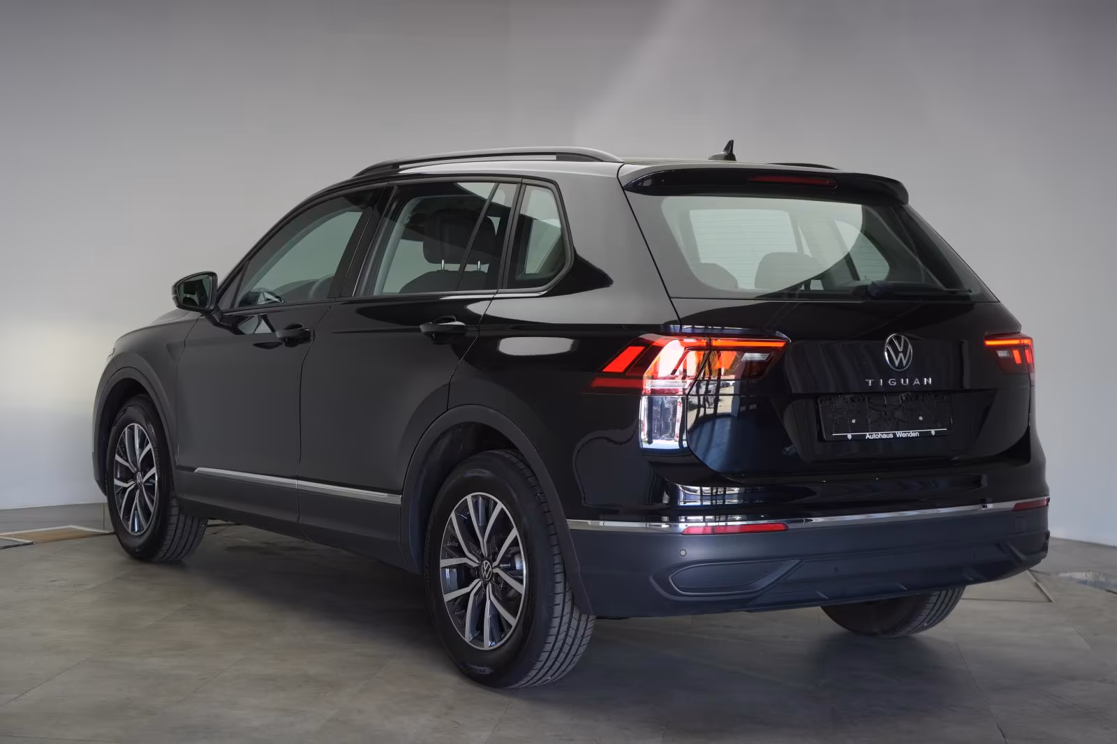 (B-654) Volkswagen Tiguan 1.5 TSI Life ACC/Lane/Appconnect/ - Image 4