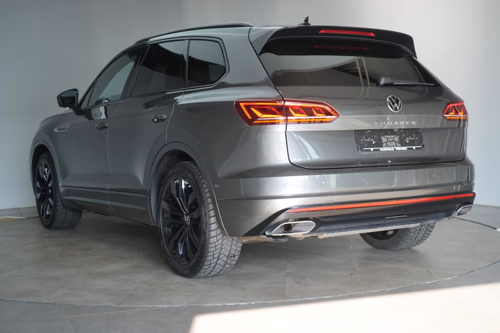 (B-599) Volkswagen Touareg 3.0 V6 TDI 4Motion DPF R-Line - Image 4