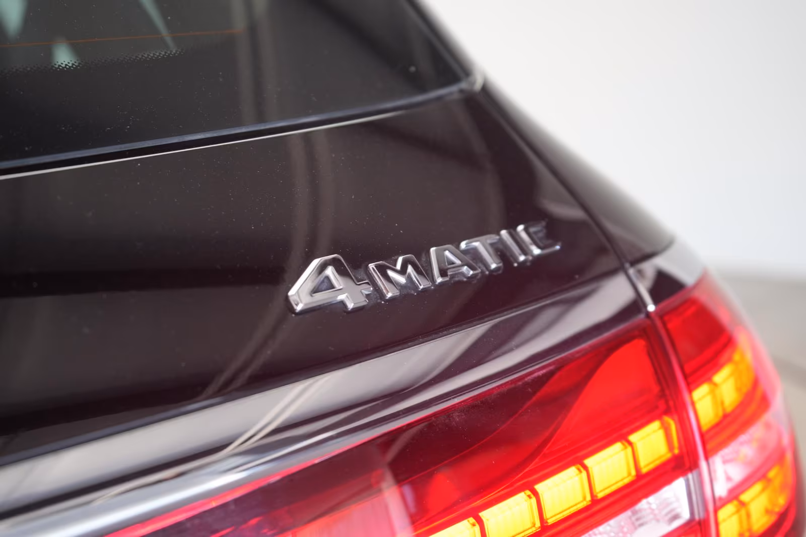 (B-599) Mercedes-Benz(7 ghế) E 300 d 4Matic T 9G-Tronic AMG Distroni - Image 26