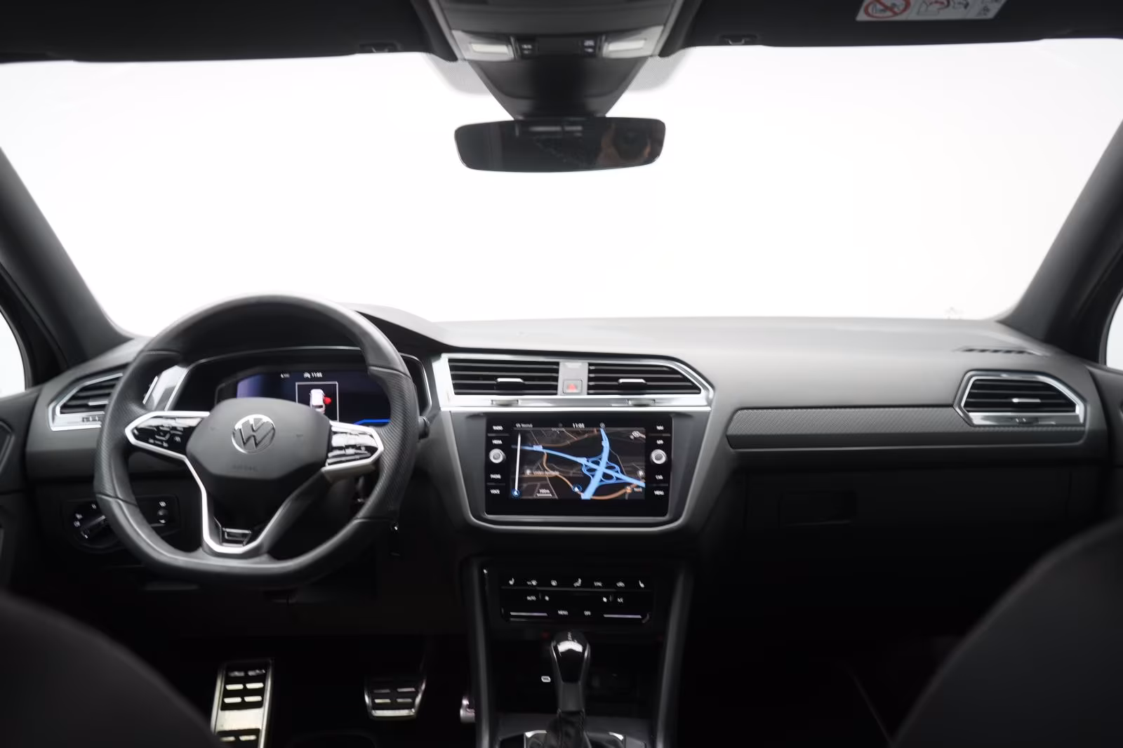 (B-374) Volkswagen Tiguan Allspace 2.0 TDI 4Motion DSG R line Navi/ - Image 17