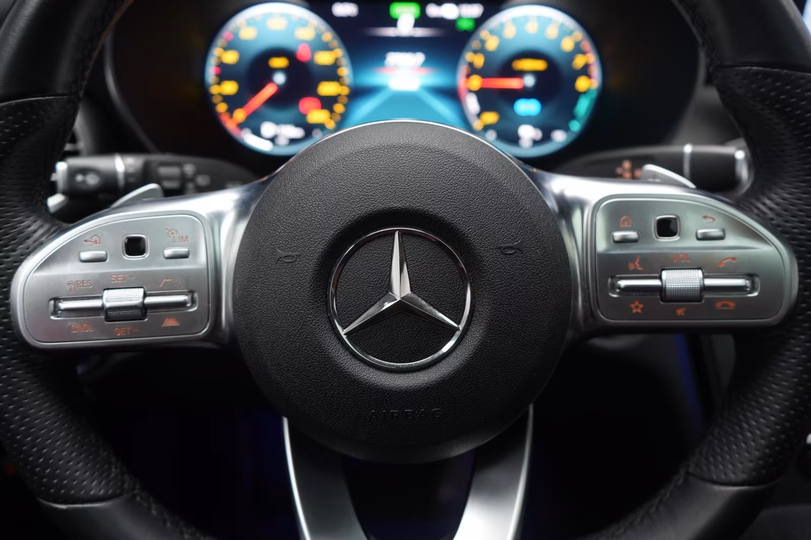 (B-703) Mercedes-Benz(Hybrid) GLC 300 e 4Matic 9G-Tronic AMG Leder/Distroni - Image 15