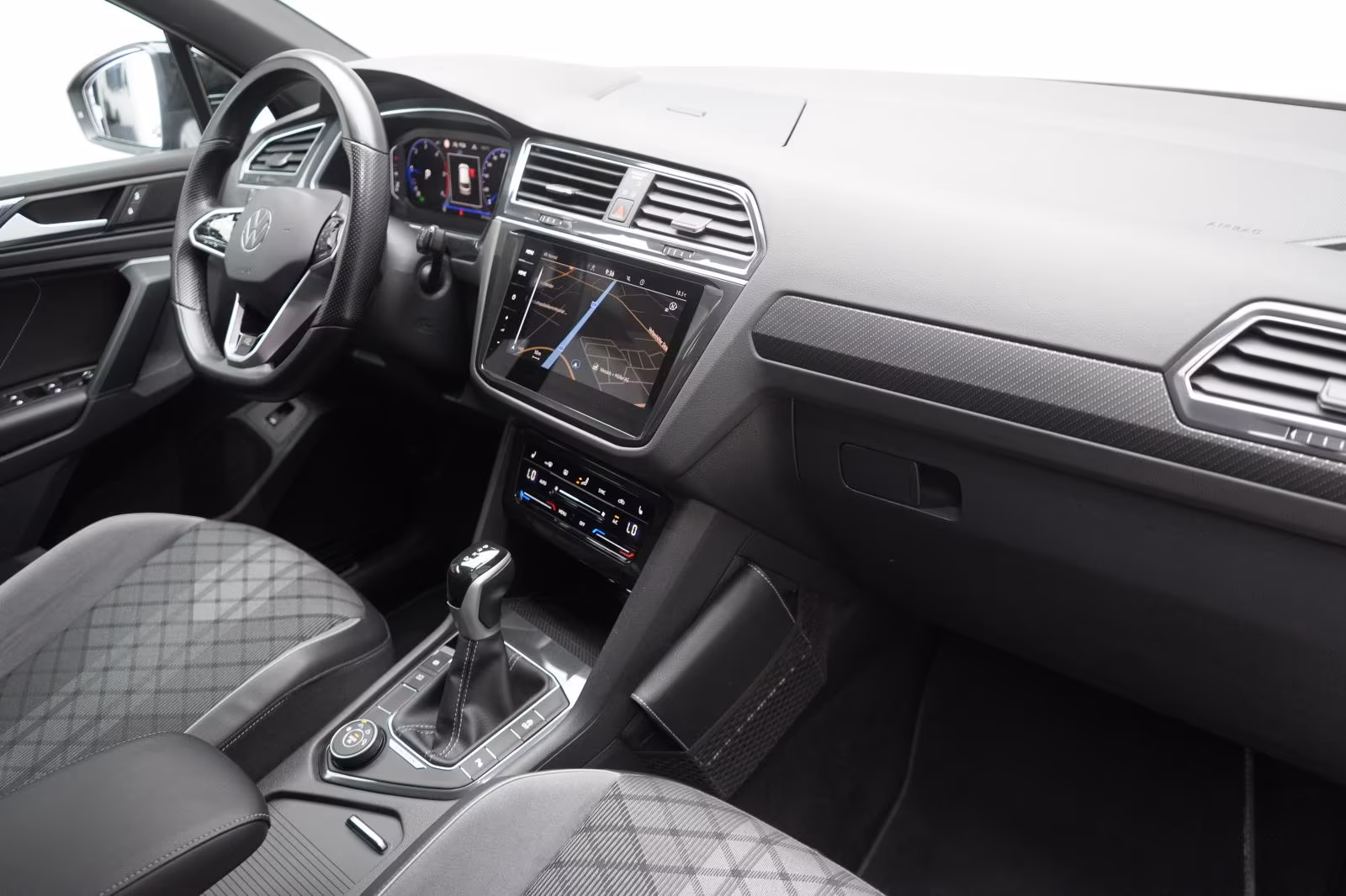 (B-312) Volkswagen Tiguan 2.0 TDI 4Motion DSG R-Line ACC/Kamera/AHK - Image 10