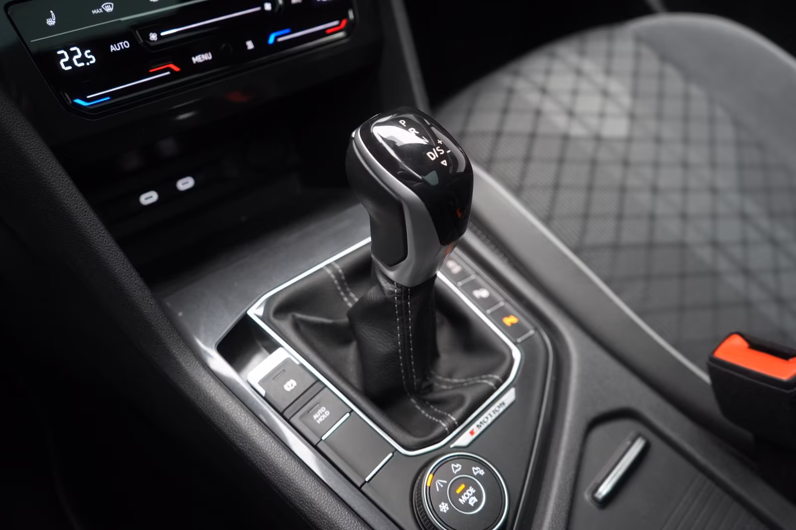 (B-278) Volkswagen Tiguan Allspace 2.0 TDI SCR 4Motion DSG R line A - Image 17