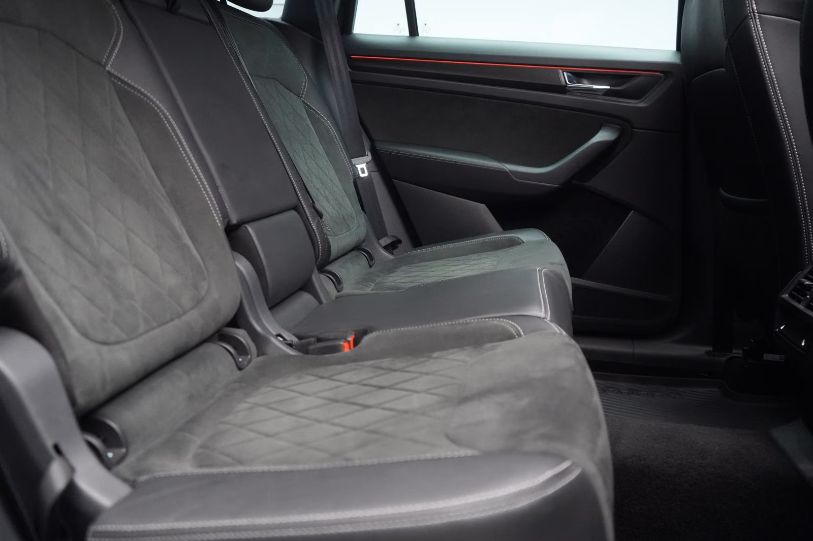 (B-634) Skoda Kodiaq 2.0 TDI 4x4 DSG Sportline Temp/Kamera/AHK - Image 12