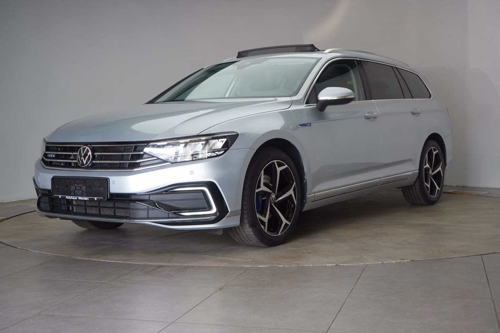 (B-617) Volkswagen(Hybrid) Passat Variant 1.4 TSI DSG GTE ACC/Kamera/Pano/L - Image 3