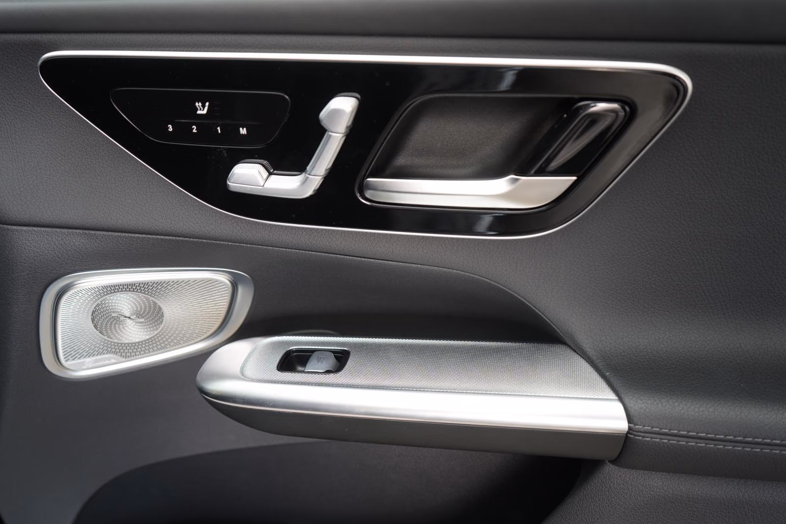 (B-542) Mercedes-Benz GLC 300 4Matic 9G-T AMG Leder/HUD/Distronic/ - Image 22