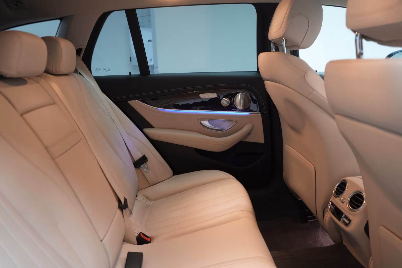 (B-349) Mercedes-Benz(Hybrid) E 300 de T 9G-Tronic AMG Leder/Distronic/Kamer - Image 11