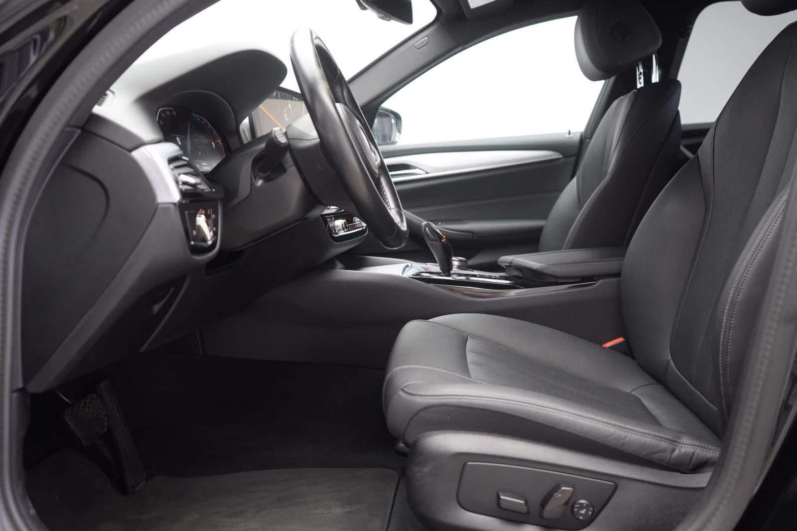 (B-322) BMW 520 d M Sport Leder/Temp/Virtual/CarPlay - Image 6