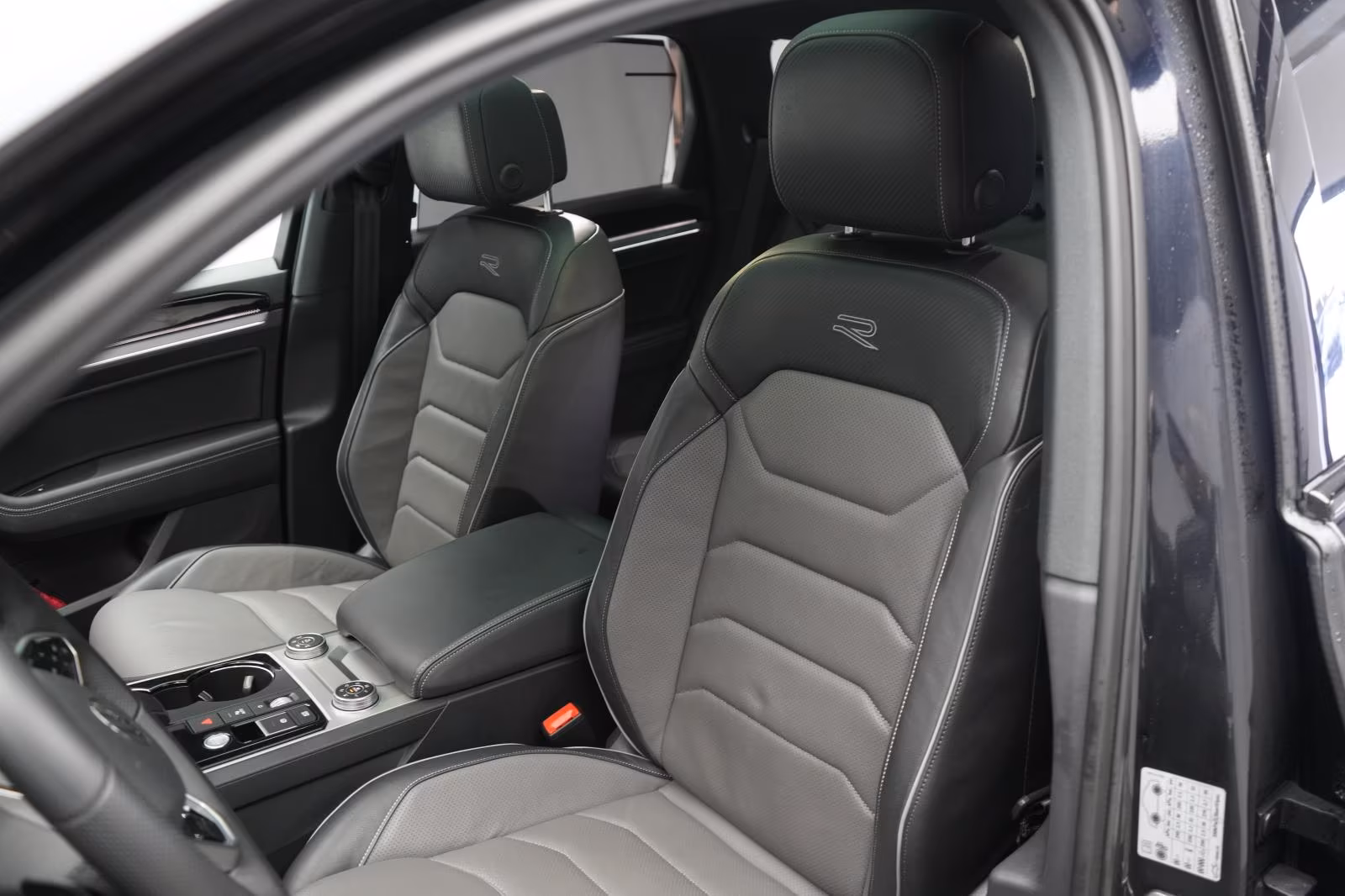 (B-135) Volkswagen Touareg 3.0 V6 TDI 4Motion R line Navi/Leder/A - Image 8