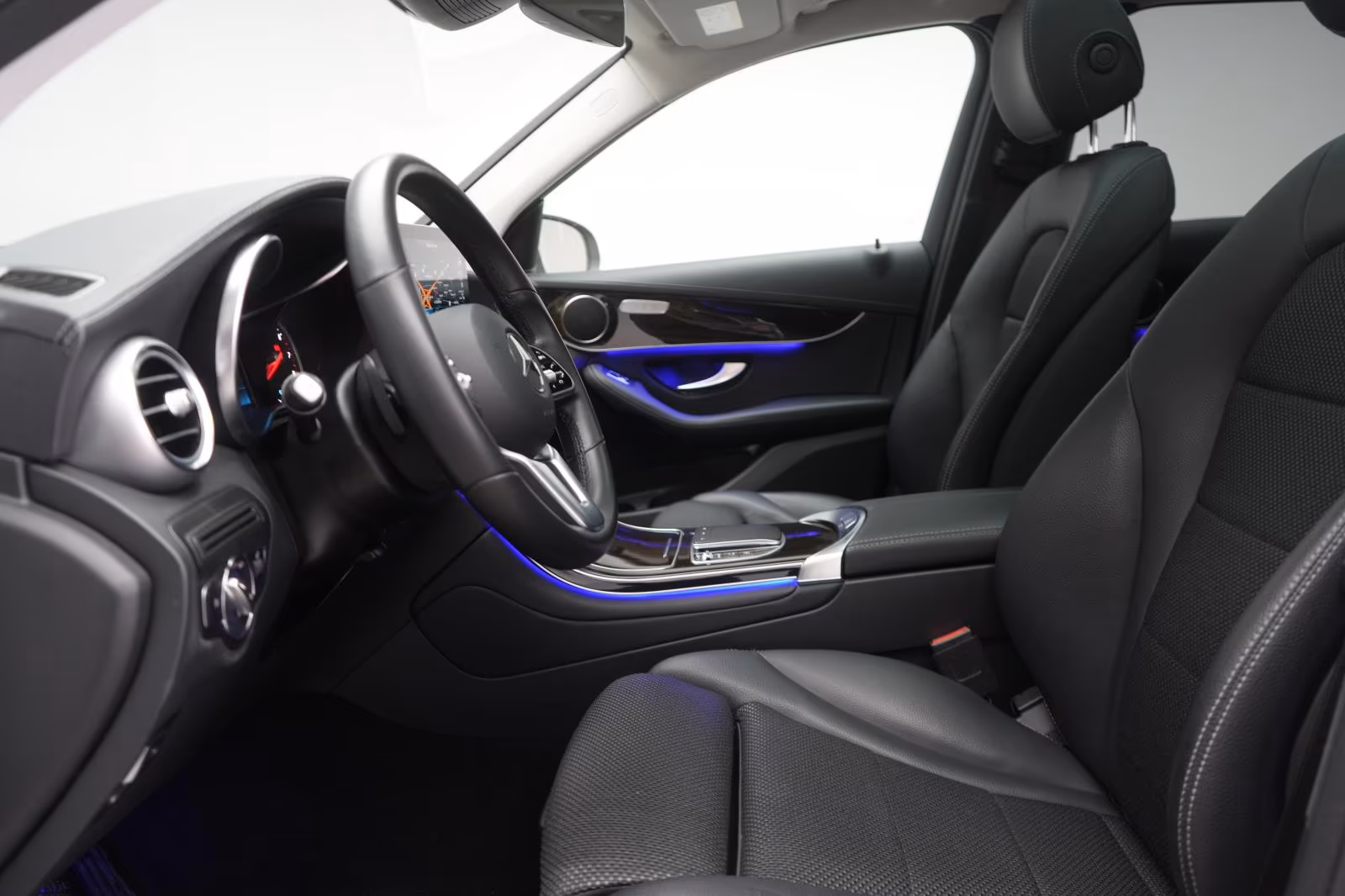 (B-233) Mercedes-Benz(Hybrid) GLC 300 e 4Matic 9G-Tronic Temp/Kamera/Pano/ - Image 6