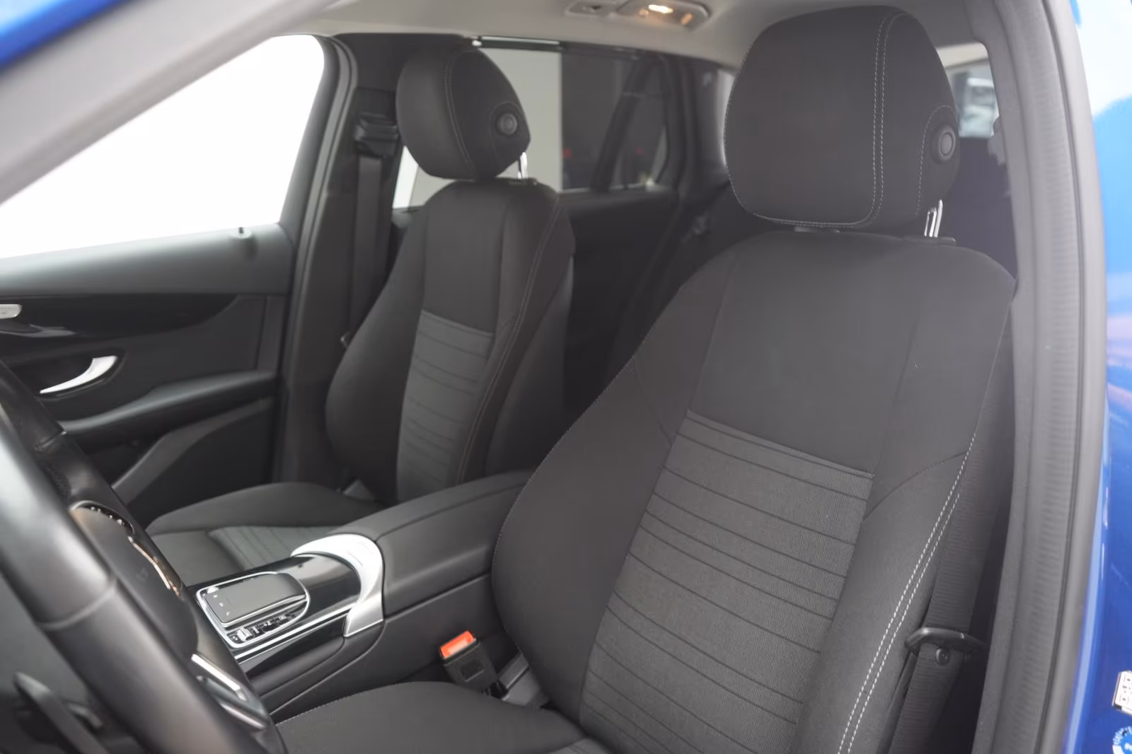 (B-144) Mercedes-Benz(Hybrid) GLC 300 e 4Matic 9G-Tronic AHK/Kamera/HUD/ - Image 7