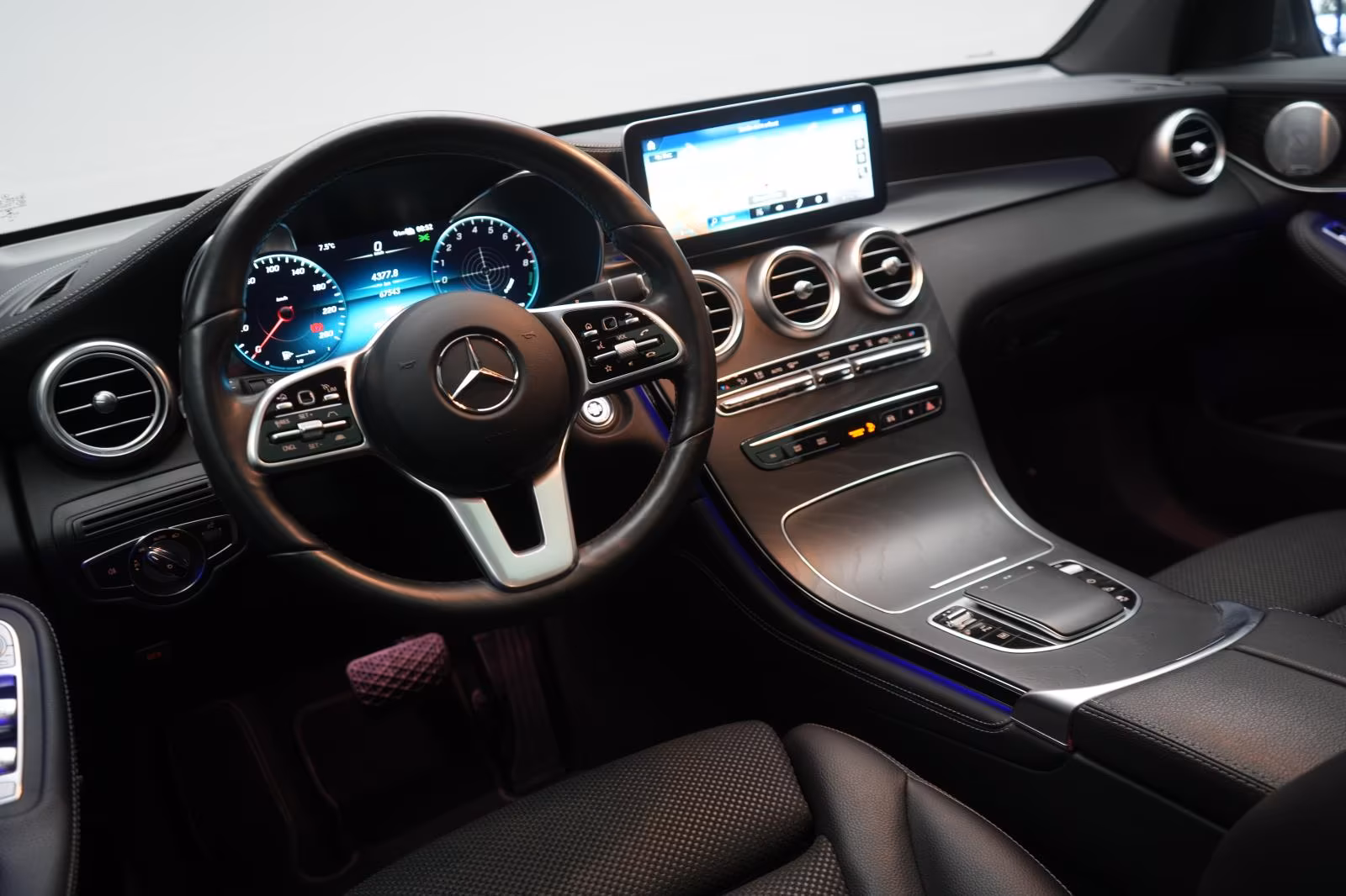 (B-473) Mercedes-Benz(Hybrid) GLC 300 e 4Matic 9G-Tronic Distronic/Kamera/ - Image 8