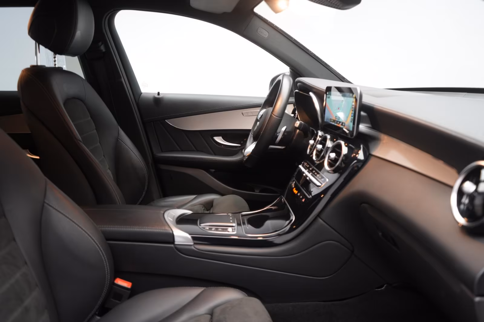 (B-739) Mercedes-Benz GLC 300 d 4Matic 9G-Tronic AMG Distronic/Kam - Image 9