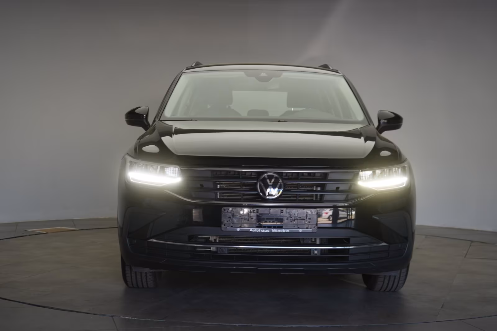 (B-654) Volkswagen Tiguan 1.5 TSI Life ACC/Lane/Appconnect/ - Image 2