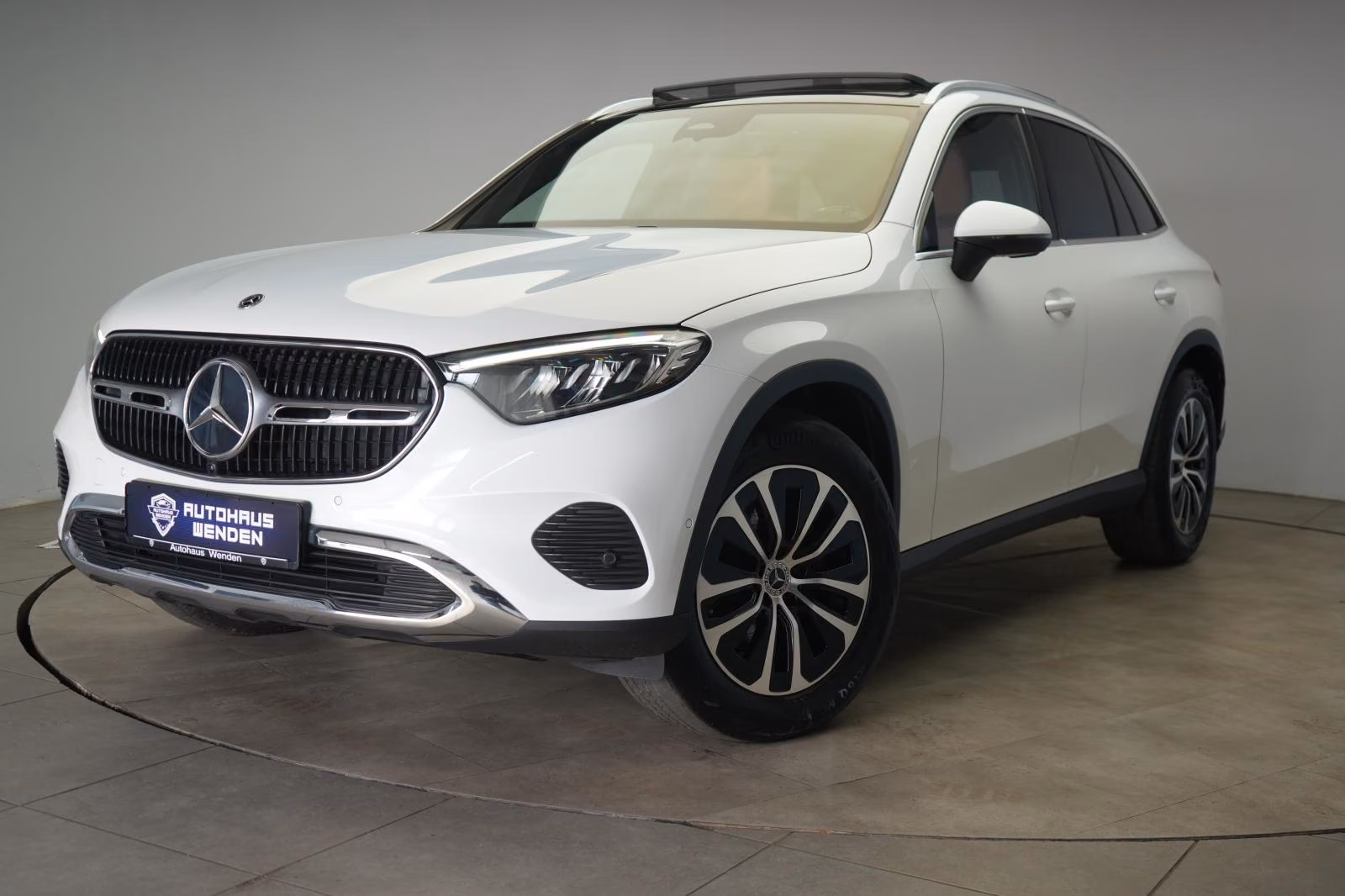 (B-678) Mercedes-Benz GLC 220 d 4Matic 9G-Tronic Avantgarde Distroni - Image 3