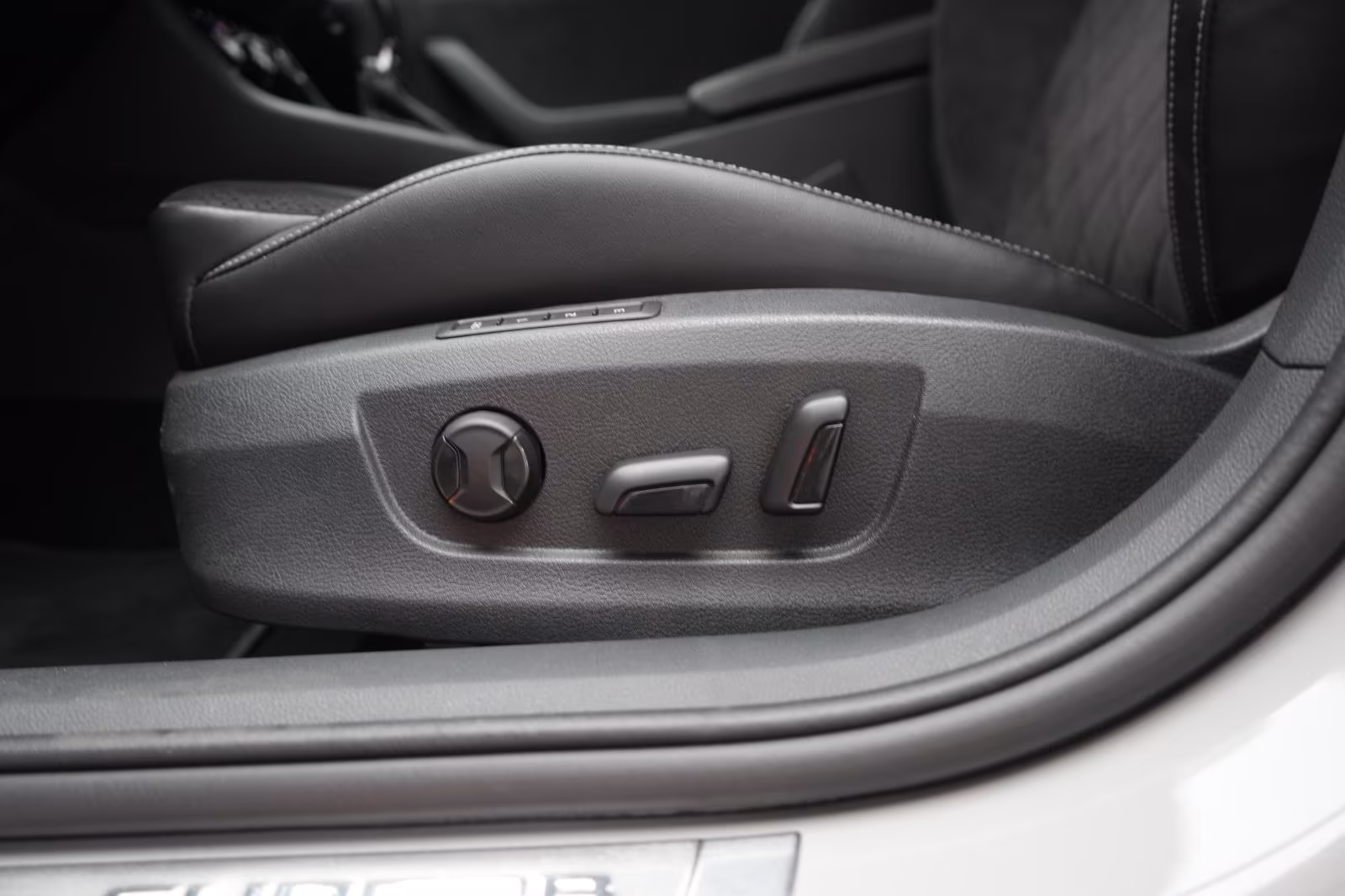 (B-311) Skoda Superb 2.0 TDI Sportline ACC/Kamera/Virtual/AHK/ - Image 12