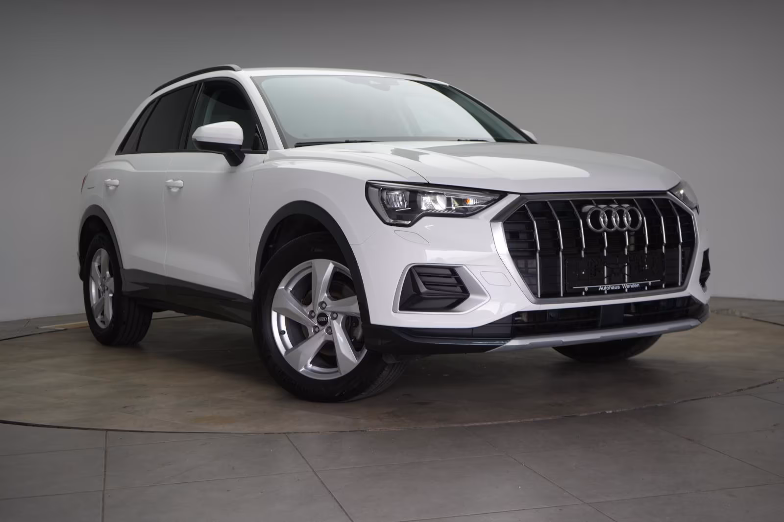 (B-254) Audi Q3 35 TFSI S tronic advanced CarPlay/Temp/Virtua - Image 1