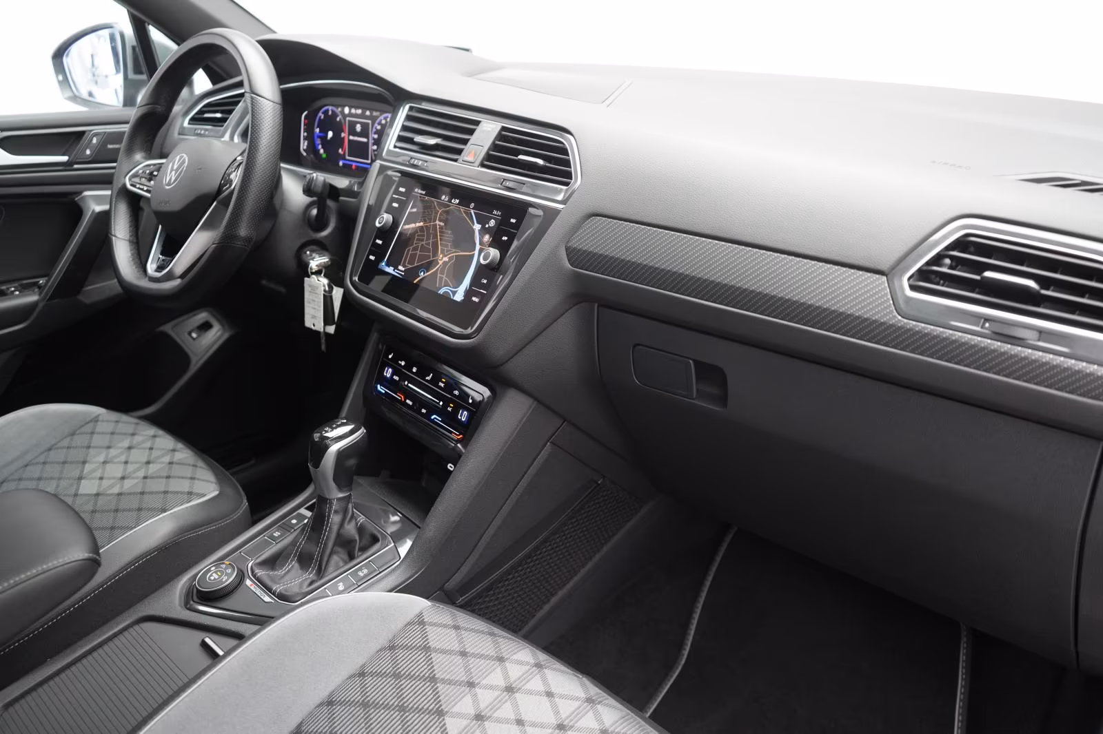 (B-752) Volkswagen Tiguan Allspace 2.0 TDI 4Motion DSG R-Line HUD/P - Image 10