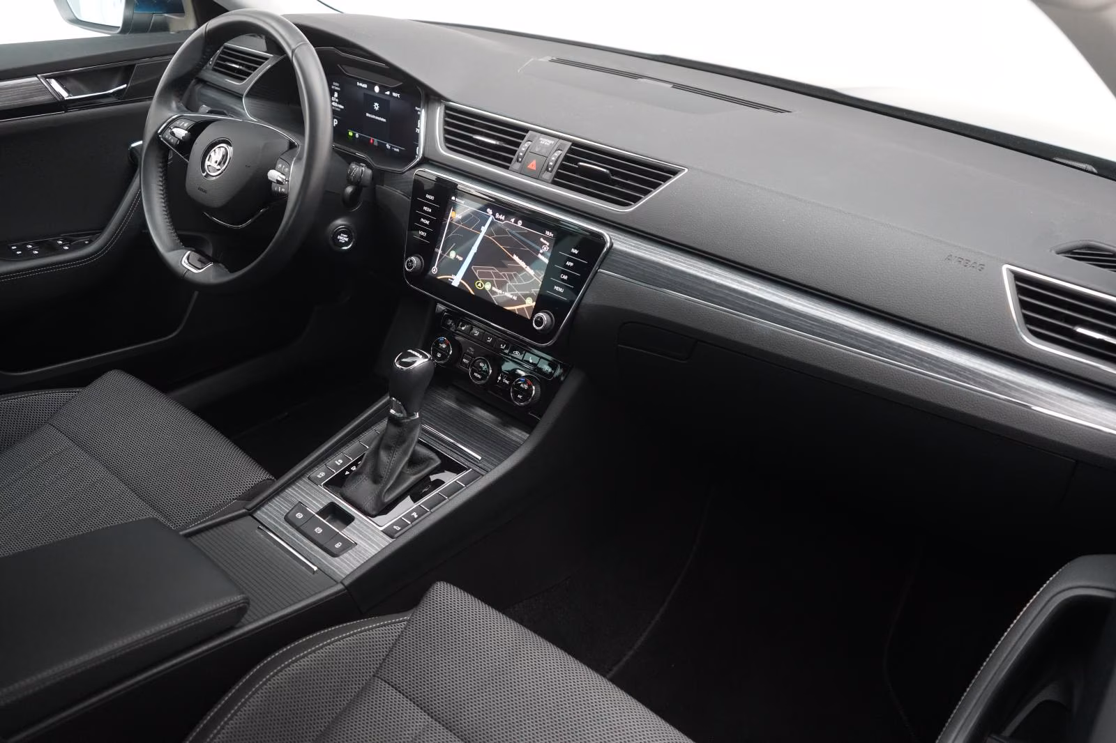 (B-630) Skoda Superb Combi 2.0 TDI DSG Style Kamera/ACC/LED/Na - Image 10