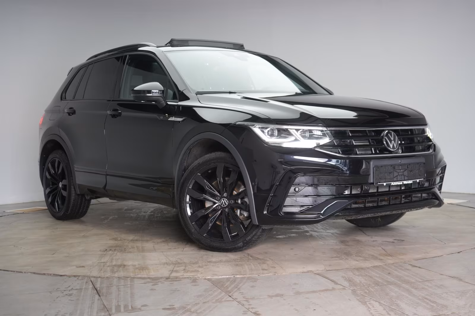 (B-531) Volkswagen Tiguan 2.0 TDI R-Line 4Motion ACC/Kamera/HUD//Pa - Image 1
