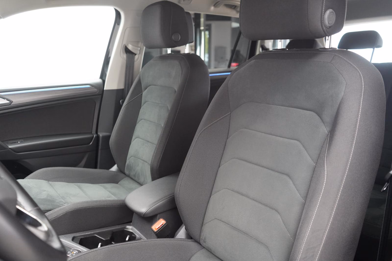 (B-380) Volkswagen Tiguan Allspace 2.0 TDI 4Motion DSG Life ACC/Kam - Image 7