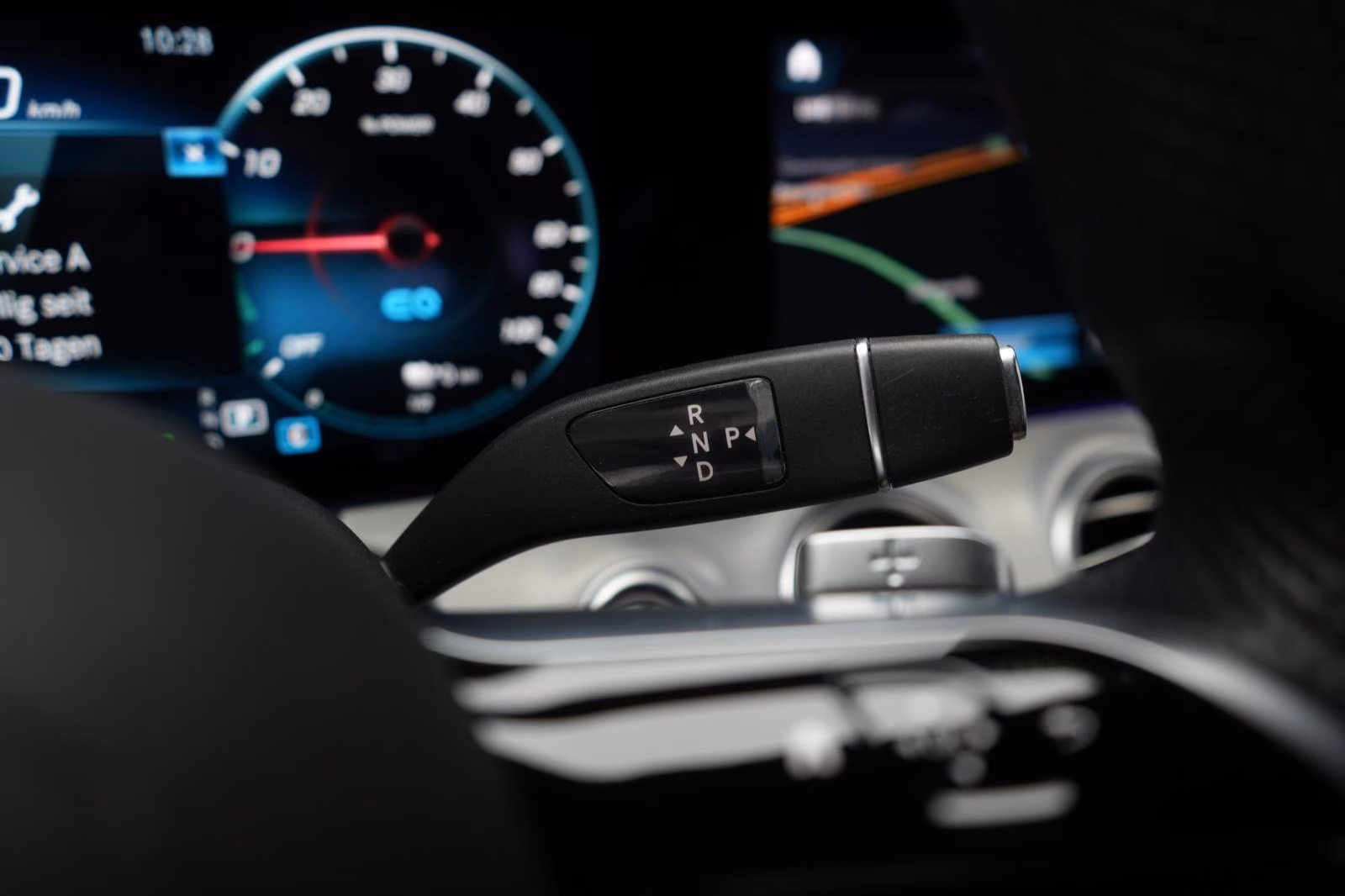 (B-252) Mercedes-Benz(Hybrid) E 300 de T 9G-Tronic AMG Distronic/Kamera/HUD/La - Image 18