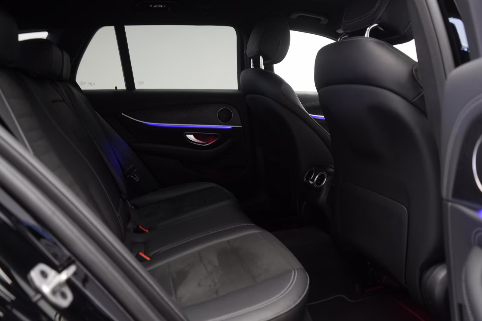 (B-607) Mercedes-Benz E 220 d T 9G-Tronic AMG CarPlay/Temp/Kamera/ - Image 11