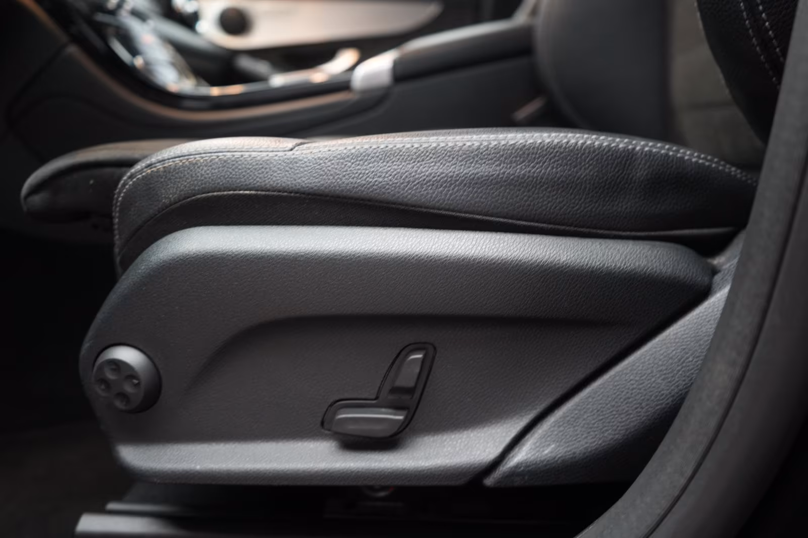 (B-739) Mercedes-Benz GLC 300 d 4Matic 9G-Tronic AMG Distronic/Kam - Image 13